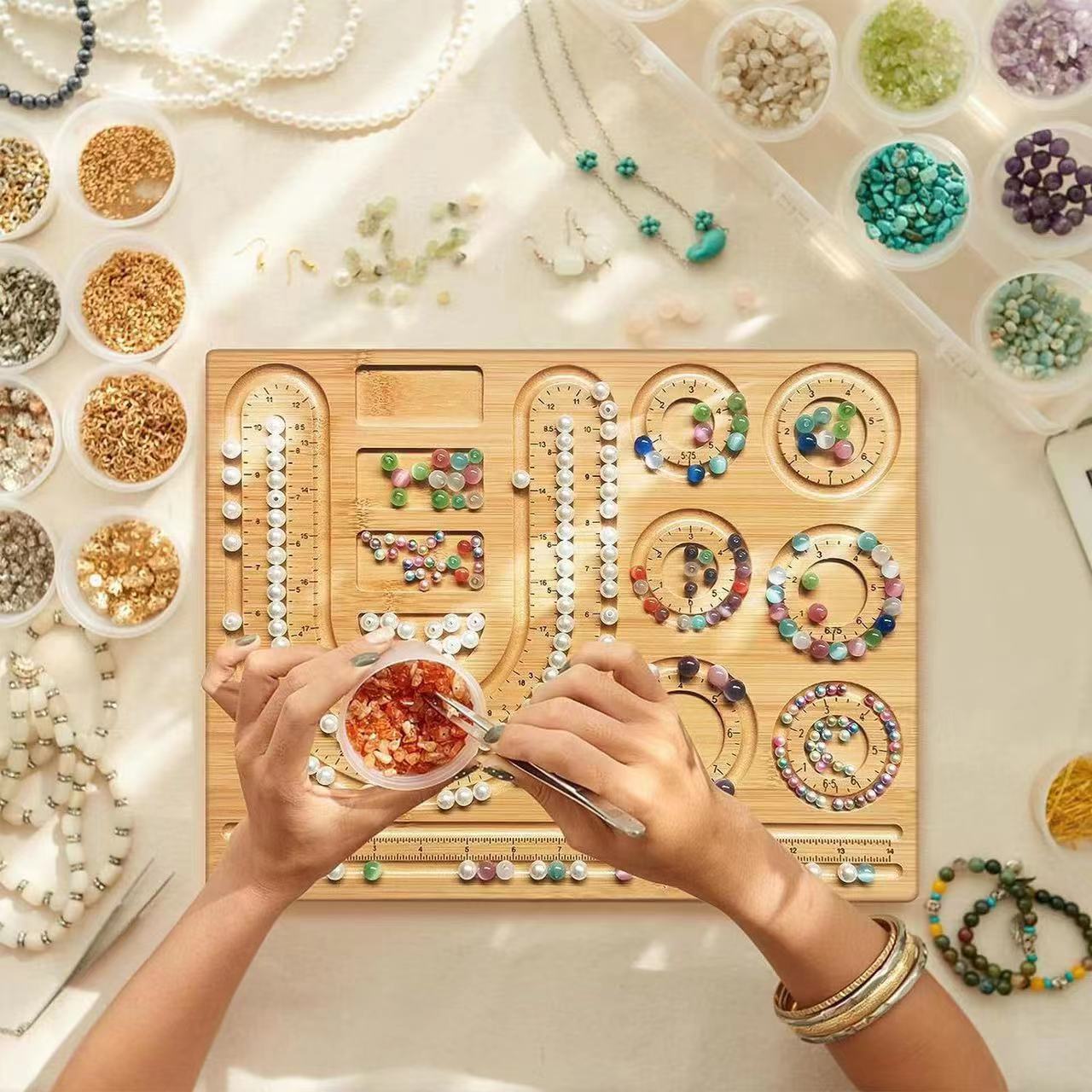 Bandeja de cuentas flocada de  - Jewelry Making Board reseña y precio
